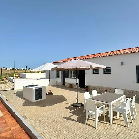 Casa Do Monte Private Pool Near Gale For 10 Guests, Ferienhaus Albufeira