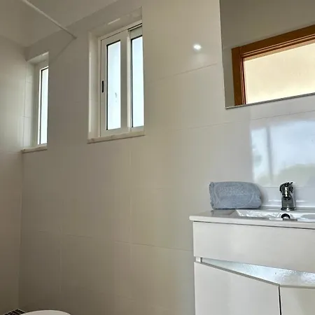 Casa Do Monte Private Pool Near Gale For 10 Guests, Ferienhaus Albufeira